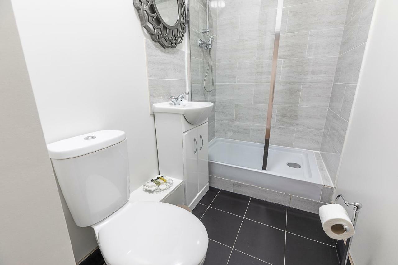 Grand Swiss Cottage Apartment Londra Esterno foto