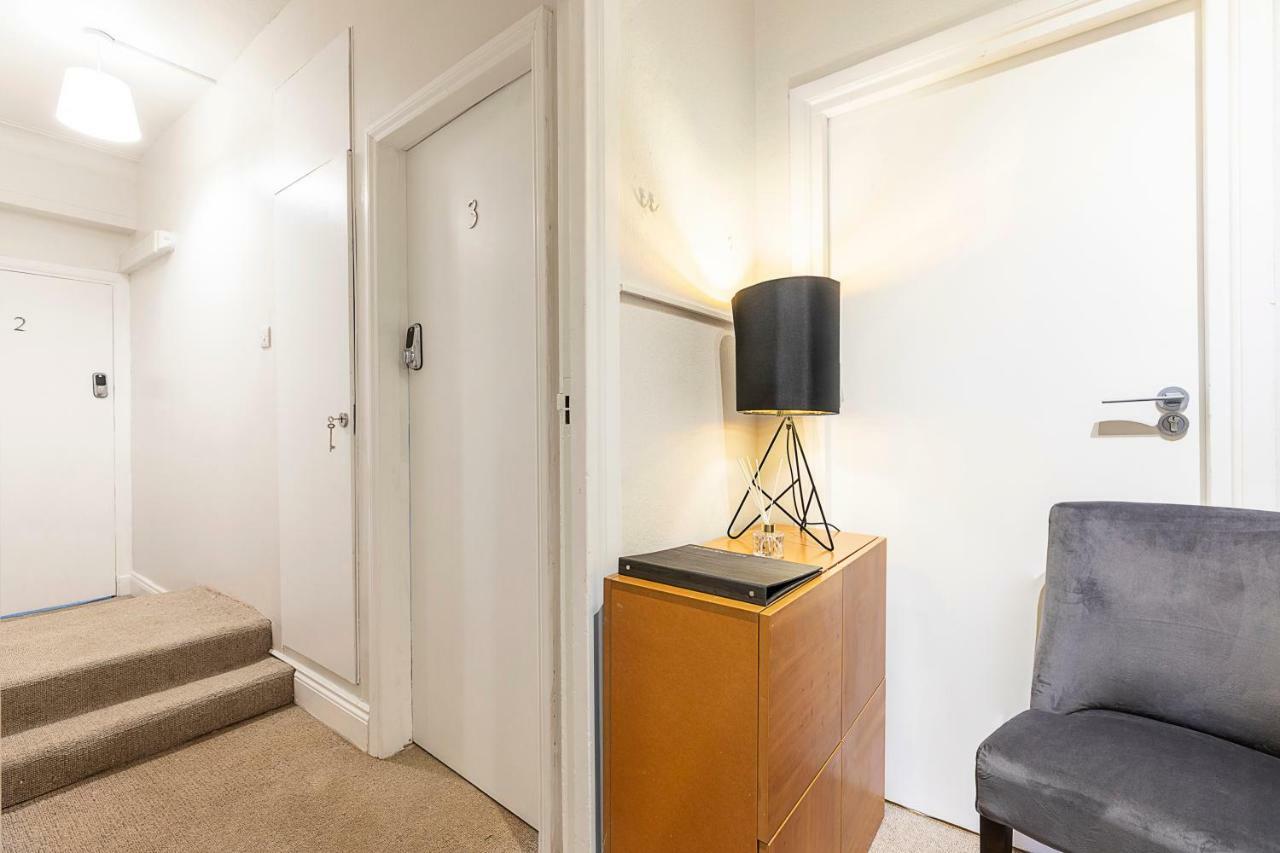Grand Swiss Cottage Apartment Londra Esterno foto
