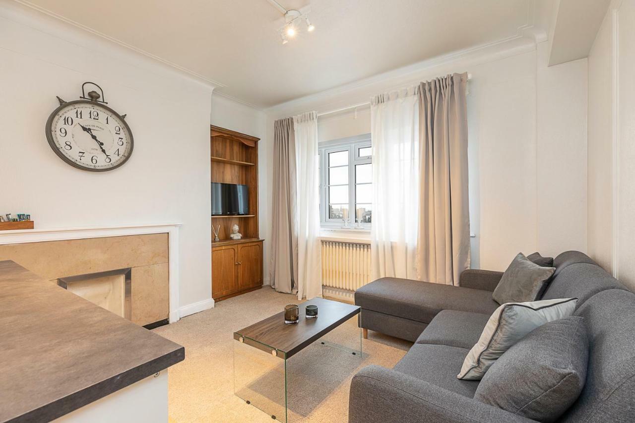 Grand Swiss Cottage Apartment Londra Esterno foto