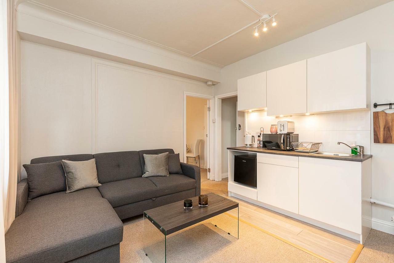 Grand Swiss Cottage Apartment Londra Esterno foto