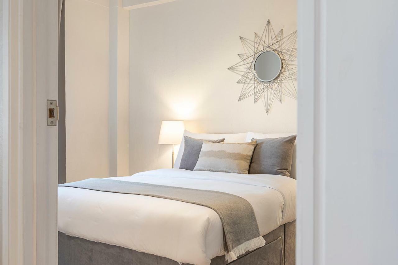 Grand Swiss Cottage Apartment Londra Esterno foto