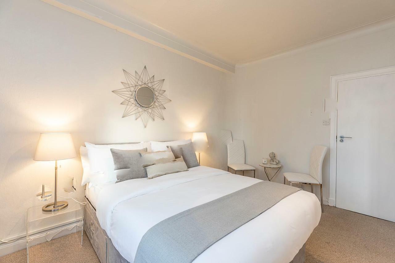 Grand Swiss Cottage Apartment Londra Esterno foto