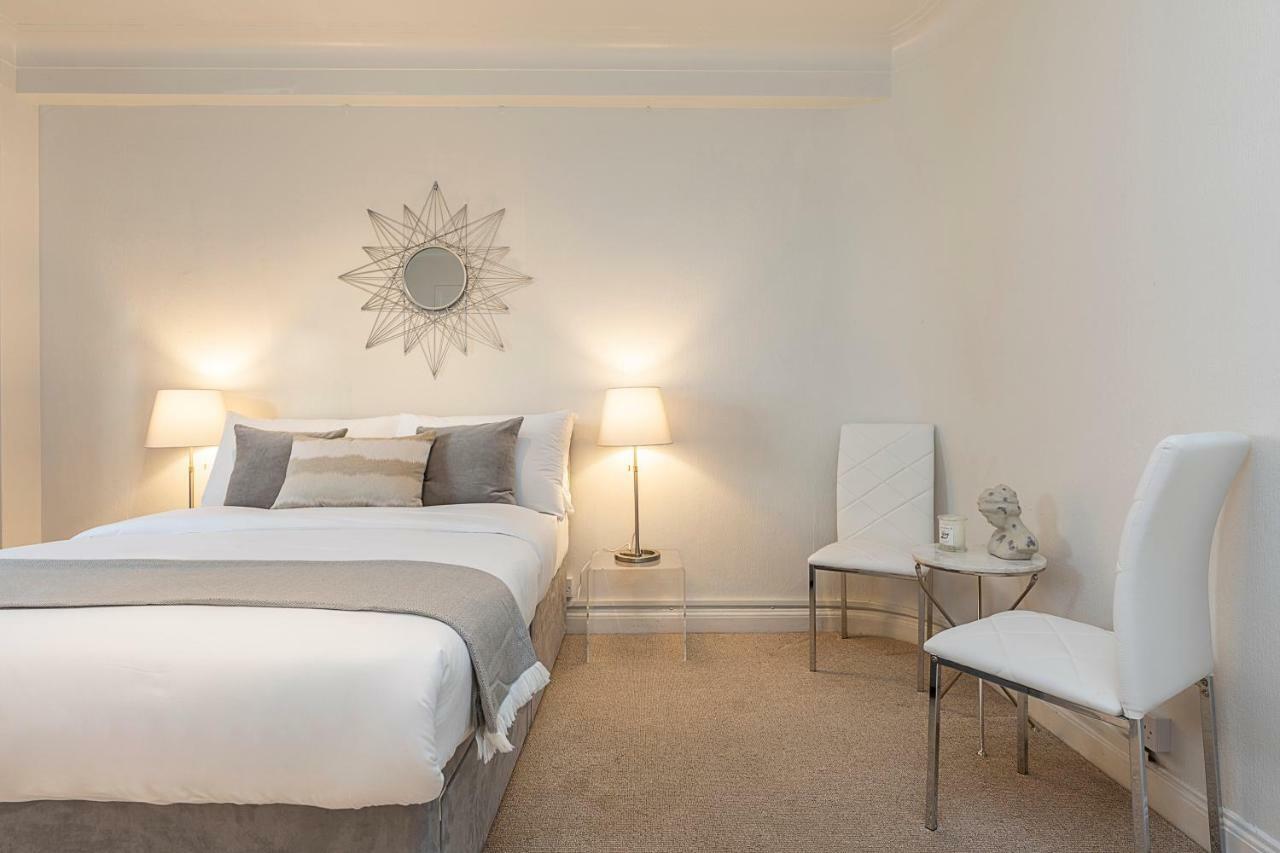 Grand Swiss Cottage Apartment Londra Esterno foto