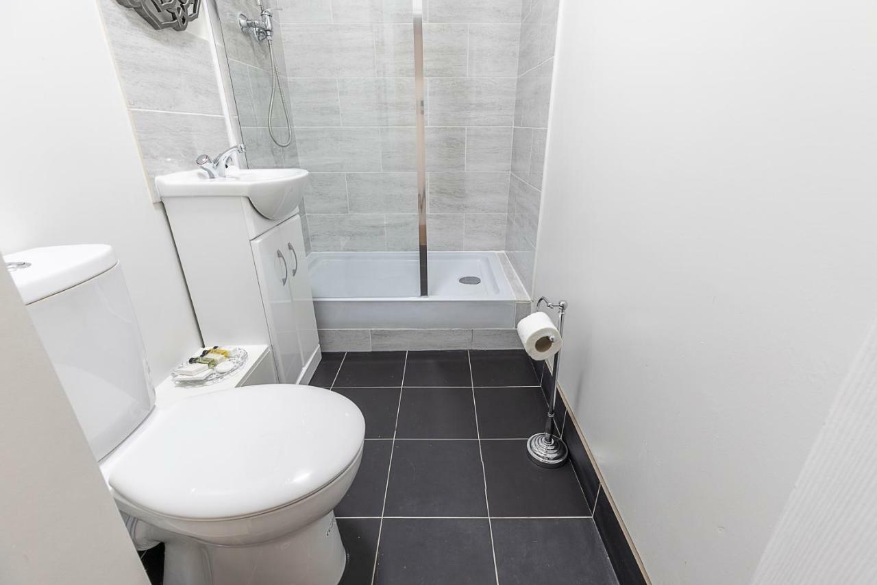 Grand Swiss Cottage Apartment Londra Esterno foto